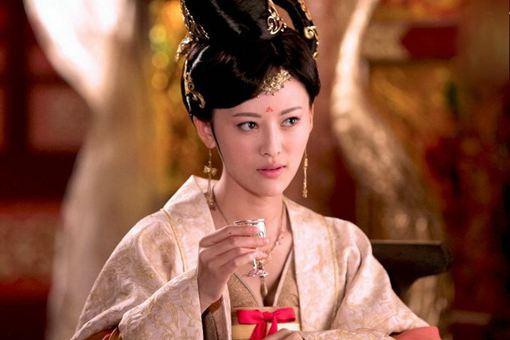 她是唐中宗李显之女,也是当时的安乐公主.