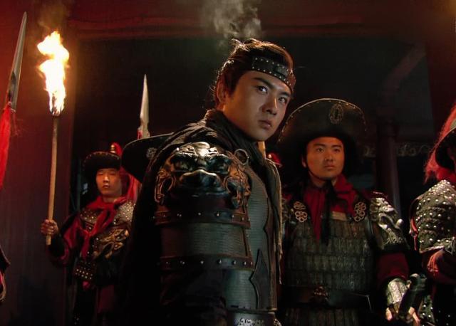 还恩赐下了金印和诏书,这个诏书的内容就是在完颜纲的帮助之下完成的