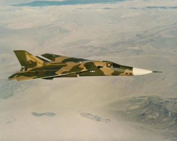 F-111战斗轰炸机