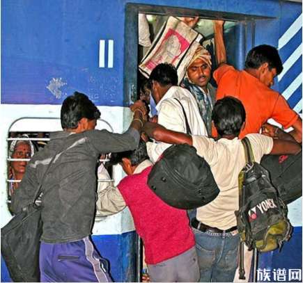 全世界最拥挤的10个地方 日本的可以忍，但是某国的就不行了