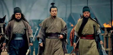 曹操为何不把刘备囚禁到死 奸雄大意了还是刘备心机婊