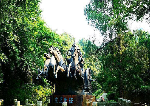 楚庄王三年不上朝，为什么还能称为一方霸主？