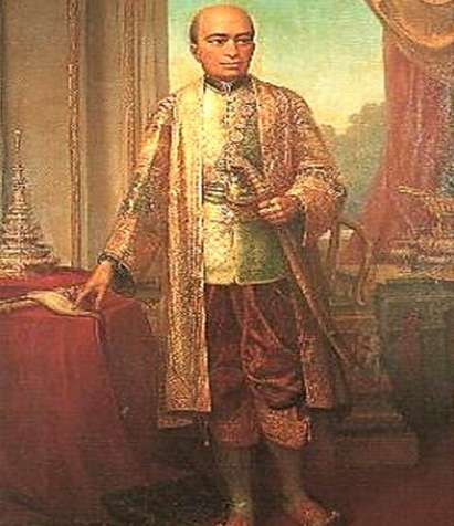 他是郑信最信任的人之一)处死郑信后,建立了曼谷王朝,成为拉玛一世