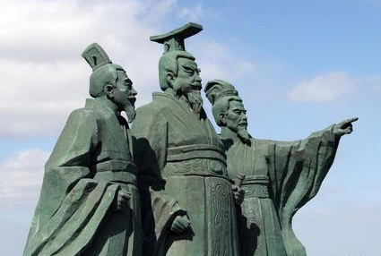 为什么秦始皇在位期间没有人在敢造反 他都做了什么事情