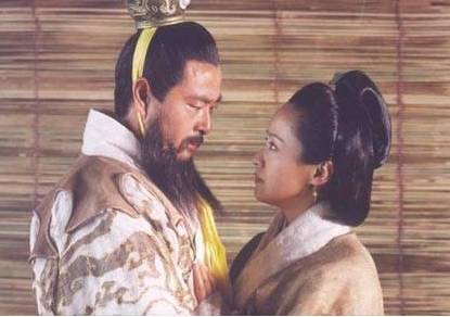 曹操既然这么喜欢别人的老婆 为什么没有对蔡文姬下手呢