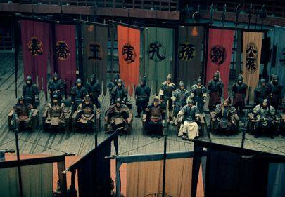 时袁绍得操矫诏,乃聚麾下文武,引兵三万,离渤海来与曹操会盟.