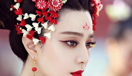 韦团儿身为宫女却爱上皇子因爱生恨害死两位王妃